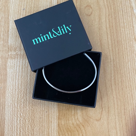 Silver bangle - Picture 1 of 2